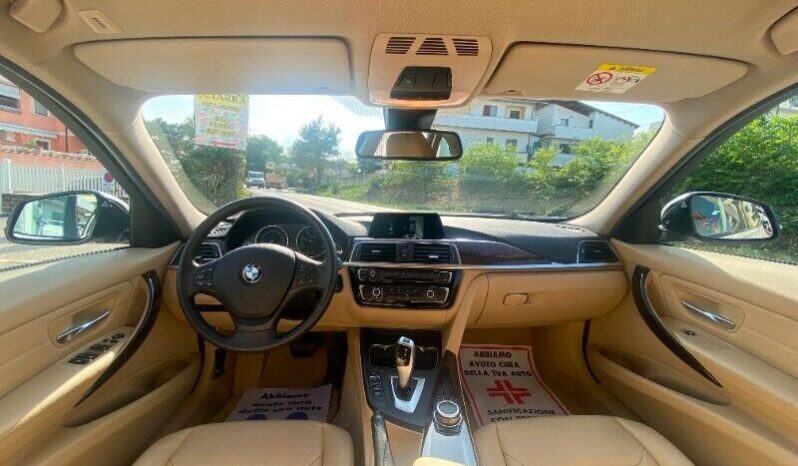 BMW 320d xDrive Touring Business Advantage pieno