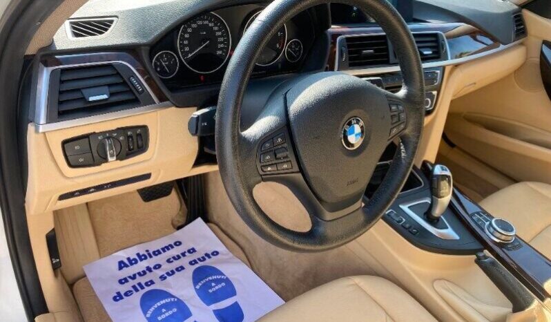 BMW 320d xDrive Touring Business Advantage pieno