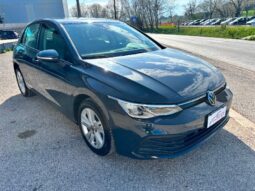 VOLKSWAGEN Golf 8ª serie Golf 1.0 eTSI EVO DSG Life pieno