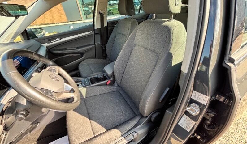 VOLKSWAGEN Golf 8ª serie Golf 1.0 eTSI EVO DSG Life pieno